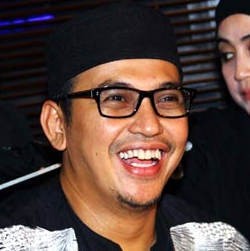 \Wajah Uje Bersinar Sebelum Meninggal\ \Wajah Uje Bersinar Sebelum Meninggal\