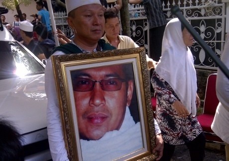 Uje Ajak Karyawannya Salat Bareng Sebelum Meninggal Uje Ajak Karyawannya Salat Bareng Sebelum Meninggal