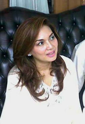 Nia Daniaty: Uje Ustad Muda yang Memikat Tapi Bersahaja Nia Daniaty: Uje Ustad Muda yang Memikat Tapi Bersahaja