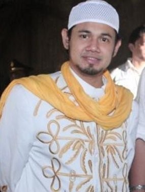 Ustad Guntur Bumi Berhenti \Memburu\ Hantu karena Uje Ustad Guntur Bumi Berhenti \Memburu\ Hantu karena Uje
