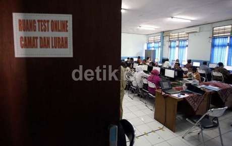 Jarang Pakai Laptop, Camat Kesulitan Ikuti Lelang Jabatan Jarang Pakai Laptop, Camat Kesulitan Ikuti Lelang Jabatan