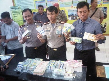Uang Palsu Senilai Rp 1,2 Triliun Disita dari Perempuan Asal Bogor Uang Palsu Senilai Rp 1,2 Triliun Disita dari Perempuan Asal Bogor