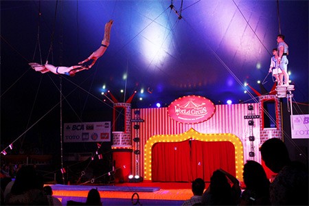 Penawaran Spesial Buy 1 For 2 \The Great World Circus\ dari BCA Penawaran Spesial Buy 1 For 2 \The Great World Circus\ dari BCA