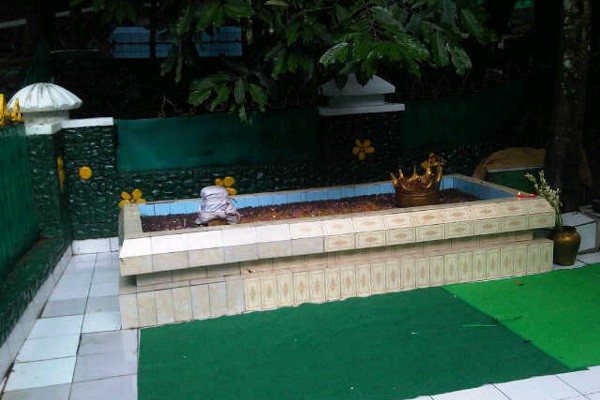Pusara Makam Ratu Galuh, istri Prabu Siliwangi (Dewi/detikTravel) Pusara Makam Ratu Galuh, istri Prabu Siliwangi (Dewi/detikTravel)