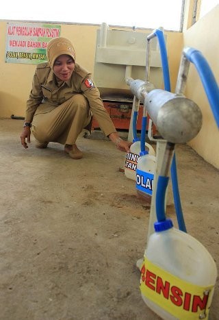 Pemkab Bojonegoro Ikut Sulap Sampah Plastik Jadi BBM Pemkab Bojonegoro Ikut Sulap Sampah Plastik Jadi BBM