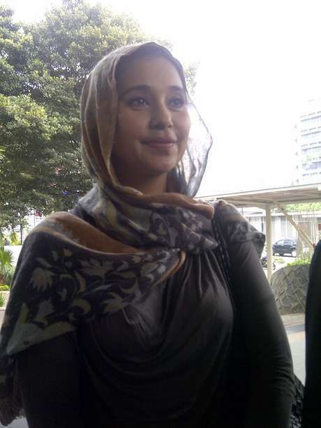 3 Kali Bertemu Fathanah, Ayu Azhari Selalu Pulang Diamplopi Uang 3 Kali Bertemu Fathanah, Ayu Azhari Selalu Pulang Diamplopi Uang