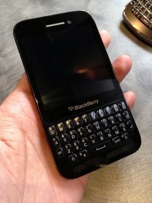 Bocoran BlackBerry R10 (Ist.) Bocoran BlackBerry R10 (Ist.)