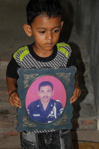 Pria Bersenpi Culik Satpam dan Bawa Kabur Uang Rp 19 Juta di Aceh Pria Bersenpi Culik Satpam dan Bawa Kabur Uang Rp 19 Juta di Aceh