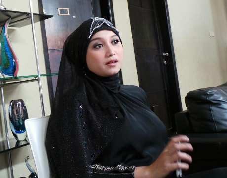 Sefti: Dewi Kirana Istri Kedua Fathanah, Tapi Sudah Cerai Sefti: Dewi Kirana Istri Kedua Fathanah, Tapi Sudah Cerai