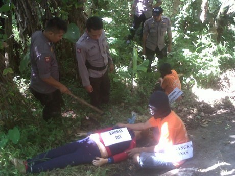 Lokasi Dikerubuti Warga, Rekonstruksi Pembunuhan Siswi SMK Dipindahkan Lokasi Dikerubuti Warga, Rekonstruksi Pembunuhan Siswi SMK Dipindahkan