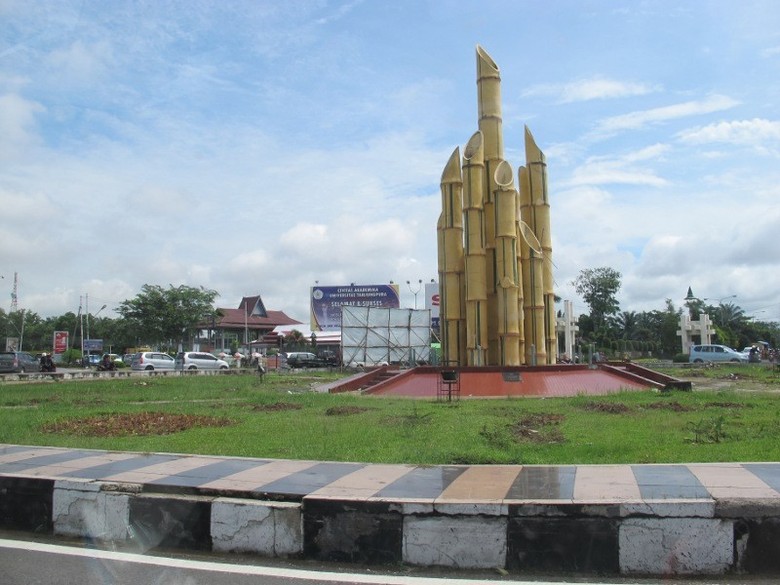 Tugu Digulis atau Tugu Bambu Runcing di Pontianak, Kalbar (Sastri/ detikTravel) Tugu Digulis atau Tugu Bambu Runcing di Pontianak, Kalbar (Sastri/ detikTravel)