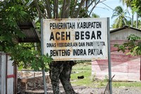 Plang nama di pinggir jalan Banda Aceh - Krueng Raya Plang nama di pinggir jalan Banda Aceh - Krueng Raya