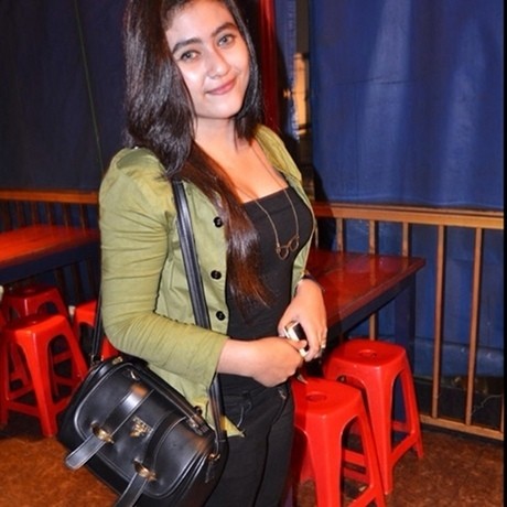 Rambut Dibiarkan Terurai, Darin Sering Bawa Mobil Rambut Dibiarkan Terurai, Darin Sering Bawa Mobil