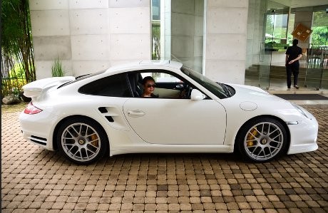 Helen: \Passion Saya di Mobil Sport Helen: \Passion Saya di Mobil Sport