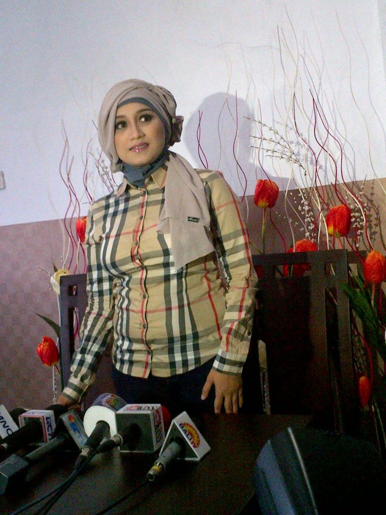 Istri Fathanah Sefti Kini Banjir Job Main FTV Istri Fathanah Sefti Kini Banjir Job Main FTV