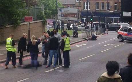 Sadis! Seorang Tentara Inggris Dipenggal di Jalanan London Sadis! Seorang Tentara Inggris Dipenggal di Jalanan London