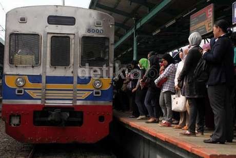 KRL Commuter Line Tarif Progresif, Kalau Stasiun Tujuan Terlewati? KRL Commuter Line Tarif Progresif, Kalau Stasiun Tujuan Terlewati?