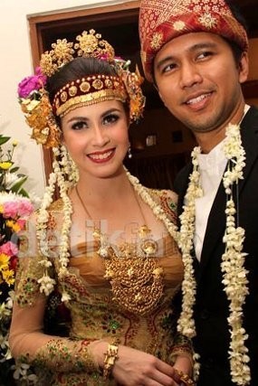 Arumi Bachsin & Emil Siapkan Pesta Pernikahan Rp 1 Miliar? Arumi Bachsin & Emil Siapkan Pesta Pernikahan Rp 1 Miliar?