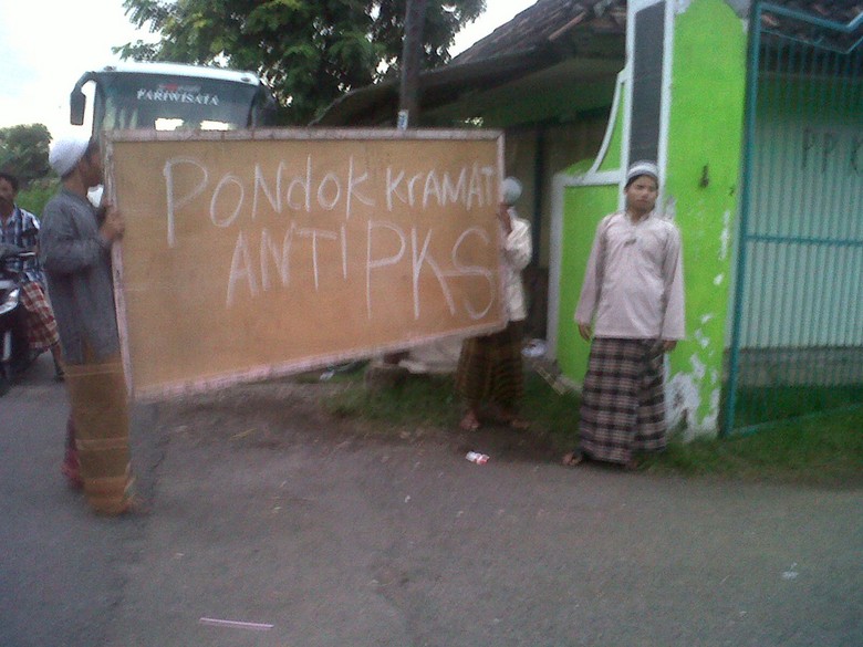 Kunjungan Anis Matta ke Pesantren di Pasuruan Ditolak Para Santri Kunjungan Anis Matta ke Pesantren di Pasuruan Ditolak Para Santri