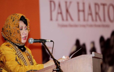 Bekal Ikan Asin dan Arem-arem Ibu Tien untuk \Blusukan\ Pak Harto Bekal Ikan Asin dan Arem-arem Ibu Tien untuk \Blusukan\ Pak Harto