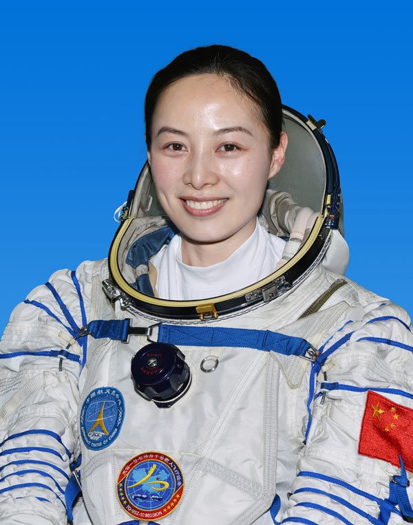 Wanita Cantik Siap Terbangkan Pesawat Luar Angkasa China Shenzhou-X Wanita Cantik Siap Terbangkan Pesawat Luar Angkasa China Shenzhou-X