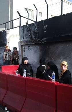 Pengusaha Saudi Bantu Sumbang Tenda untuk Antrean WNI di Jeddah Pengusaha Saudi Bantu Sumbang Tenda untuk Antrean WNI di Jeddah