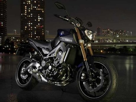 Tampang Garang Moge Yamaha MT-09 Tampang Garang Moge Yamaha MT-09