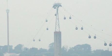 Singapura Dilanda Kabut Asap Kiriman dari Sumatera Singapura Dilanda Kabut Asap Kiriman dari Sumatera