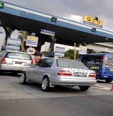 3 Mobil Kecelakaan di Tol Tangerang, Truk Trailer Mogok di Tomang 3 Mobil Kecelakaan di Tol Tangerang, Truk Trailer Mogok di Tomang