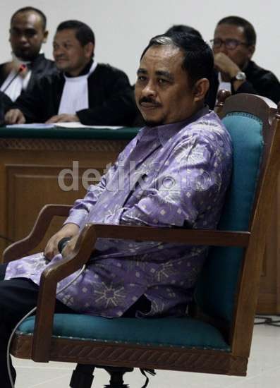 Misteri Nama Ahmad Maulana di Dakwaan Luthfi Hasan Ishaaq Misteri Nama Ahmad Maulana di Dakwaan Luthfi Hasan Ishaaq