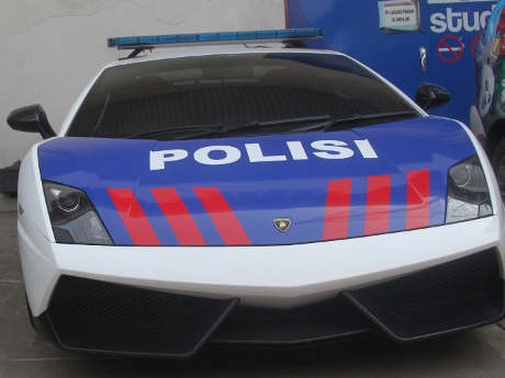 Mobil Patwal Lamborghini dan Lotus Bikin Heboh Jakarta Mobil Patwal Lamborghini dan Lotus Bikin Heboh Jakarta