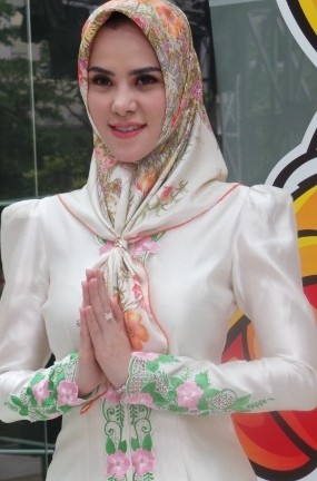 Angel Lelga Akui Berhijab karena Gabung Partai Islam Angel Lelga Akui Berhijab karena Gabung Partai Islam