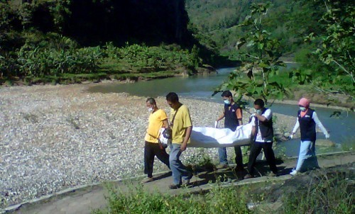 Mayat Lelaki Ditemukan Hanyut di Sungai Oya Mayat Lelaki Ditemukan Hanyut di Sungai Oya