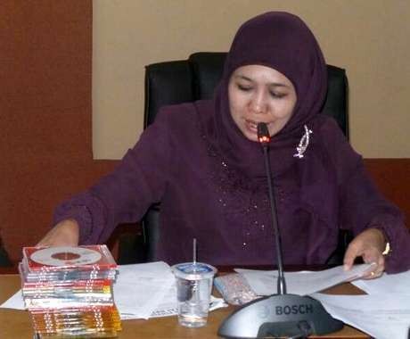 Khofifah Buka-bukaan Soal Politik Borong Partai Jelang Pilgub Jatim Khofifah Buka-bukaan Soal Politik Borong Partai Jelang Pilgub Jatim