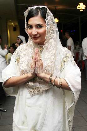 Artis-artis yang Masuk Islam Artis-artis yang Masuk Islam