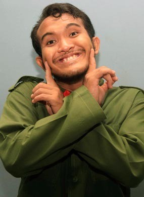 Mr Keep Smile dan Joget Caisar Style yang Bikin Heboh Mr Keep Smile dan Joget Caisar Style yang Bikin Heboh
