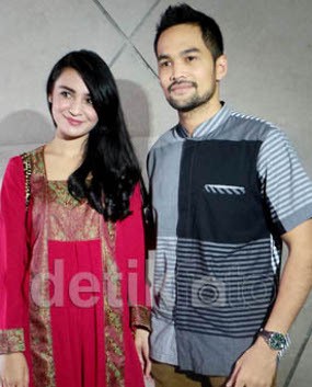 Shireen Sungkar dan Teuku Wisnu Lamaran 17 Agustus Shireen Sungkar dan Teuku Wisnu Lamaran 17 Agustus