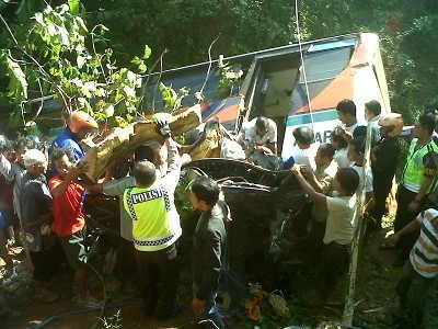 Korban Kecelakaan Maut di Banyumas Jadi 12 Orang Korban Kecelakaan Maut di Banyumas Jadi 12 Orang