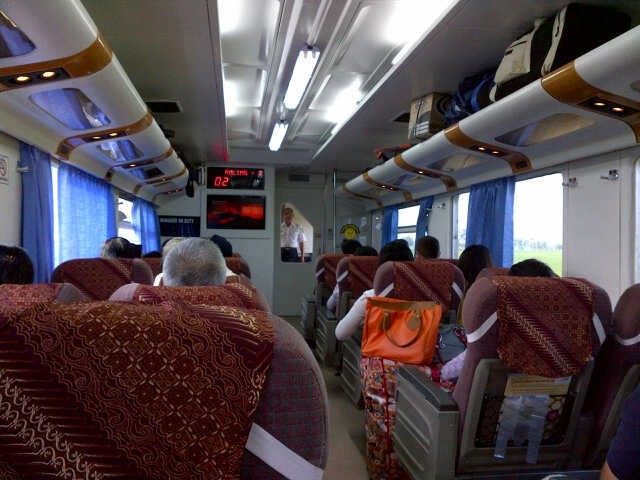 Ada Tren Pejabat Hingga Menteri Mudik Naik Kereta, Ini Tanggapan Bos KAI Ada Tren Pejabat Hingga Menteri Mudik Naik Kereta, Ini Tanggapan Bos KAI