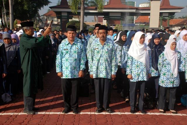 Gaji PNS Naik 6% di 2014, Hatta: Silakan Lihat Pelayanan Publiknya Nanti Gaji PNS Naik 6% di 2014, Hatta: Silakan Lihat Pelayanan Publiknya Nanti