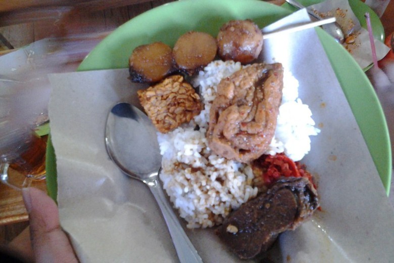 Nasi Jamblang Ibu Nur, kuliner favorit wisatawan di Cirebon (Fitraya/detikTravel) Nasi Jamblang Ibu Nur, kuliner favorit wisatawan di Cirebon (Fitraya/detikTravel)