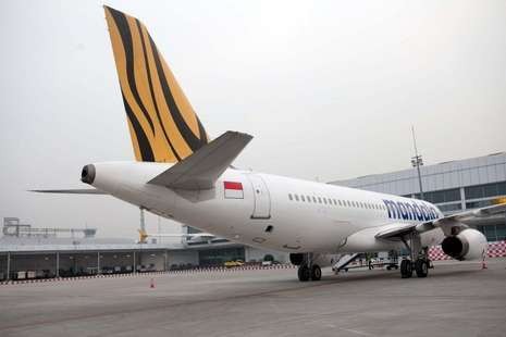 (dok Mandala Airlines) (dok Mandala Airlines)
