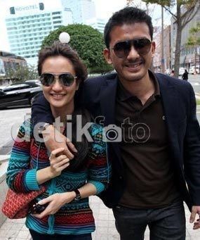 Atiqah Hasiholan dan Rio Dewanto Menikah di Pinggir Pantai Atiqah Hasiholan dan Rio Dewanto Menikah di Pinggir Pantai