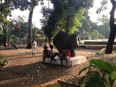 Menikmati Sore Nan Santai di Taman Waduk Grogol Menikmati Sore Nan Santai di Taman Waduk Grogol