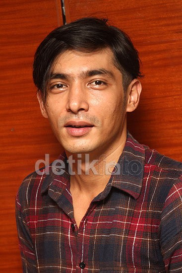 Hal Wajib yang Dibawa Abimana Aryasatya ketika Syuting di Luar Negeri Hal Wajib yang Dibawa Abimana Aryasatya ketika Syuting di Luar Negeri