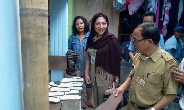Ini Ibu Susan, Lurah Cantik yang Doyan Blusukan di Lenteng Agung Ini Ibu Susan, Lurah Cantik yang Doyan Blusukan di Lenteng Agung