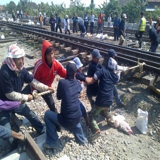 14% Jalur Rel Ganda Kereta Semarang-Bojonegoro Terkendala Pembebasan Lahan 14% Jalur Rel Ganda Kereta Semarang-Bojonegoro Terkendala Pembebasan Lahan