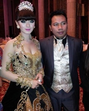 Calon Suami Zaskia \Gotik\ Lakukan Penipuan? Calon Suami Zaskia \Gotik\ Lakukan Penipuan?