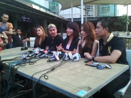 Tunangan Zaskia \Gotik\ Juga Dituding Kerap Permainkan Banyak Artis Dangdut Tunangan Zaskia \Gotik\ Juga Dituding Kerap Permainkan Banyak Artis Dangdut