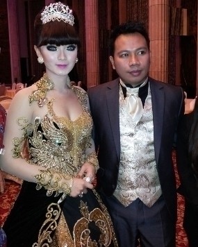 Tunangan dengan Zaskia \Gotik\, Vicky Masih Nafkahi Anak-Istri Tunangan dengan Zaskia \Gotik\, Vicky Masih Nafkahi Anak-Istri